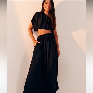 Farmrio Black one should dress